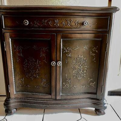 LOT 100  CONTEMPORARY ENTRY WAY CABINET DARK FINISH