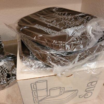 Lot 53: NEW OLD STOCK Snax Plates and Mugs Set
