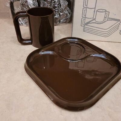 Lot 53: NEW OLD STOCK Snax Plates and Mugs Set