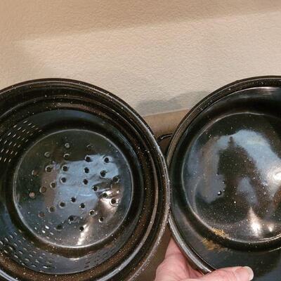 Lot 55: New Anchor Hocking Casserole Dish and Enamel Ware Veggie Steamer
