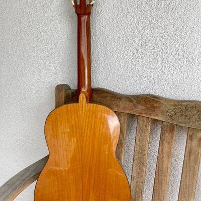 LOT 102  VINTAGE ACOUSTIC GUITAR JESUS DIAZ REYES PARACHO MEXICO