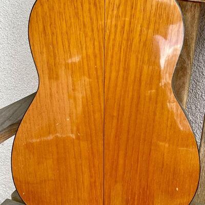 LOT 102  VINTAGE ACOUSTIC GUITAR JESUS DIAZ REYES PARACHO MEXICO