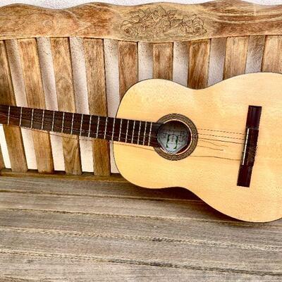 LOT 102  VINTAGE ACOUSTIC GUITAR JESUS DIAZ REYES PARACHO MEXICO