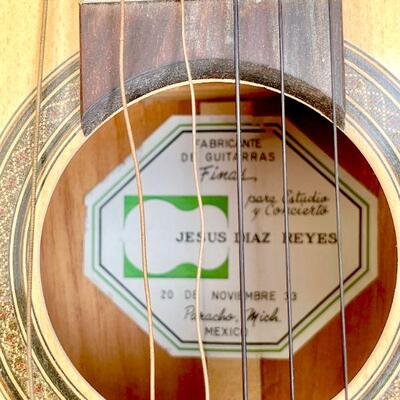 LOT 102  VINTAGE ACOUSTIC GUITAR JESUS DIAZ REYES PARACHO MEXICO