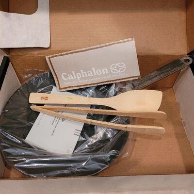 Lot 59: NEW Calphalon Stir Fry Pan