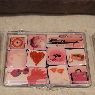 Lot 61: NEW Shopping Bags and Magnets Lot