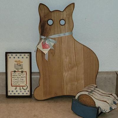 Lot 63: Cat Cutting Board, Cat Coasters and Cat Kitchen Art