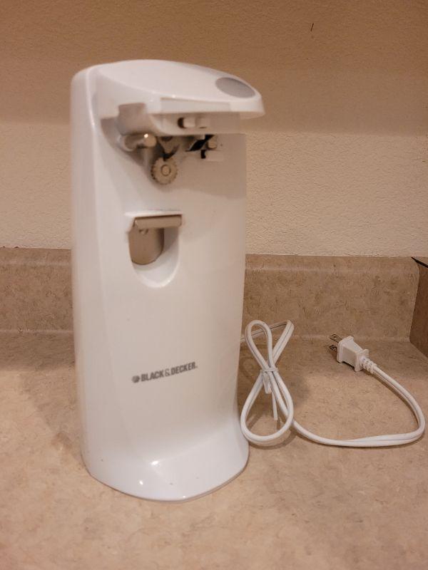 Lot 64 Black & Decker Electric Can Opener
