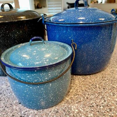 LOT 107  VINTAGE GRANITEWARE POTS