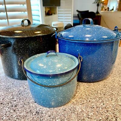LOT 107  VINTAGE GRANITEWARE POTS