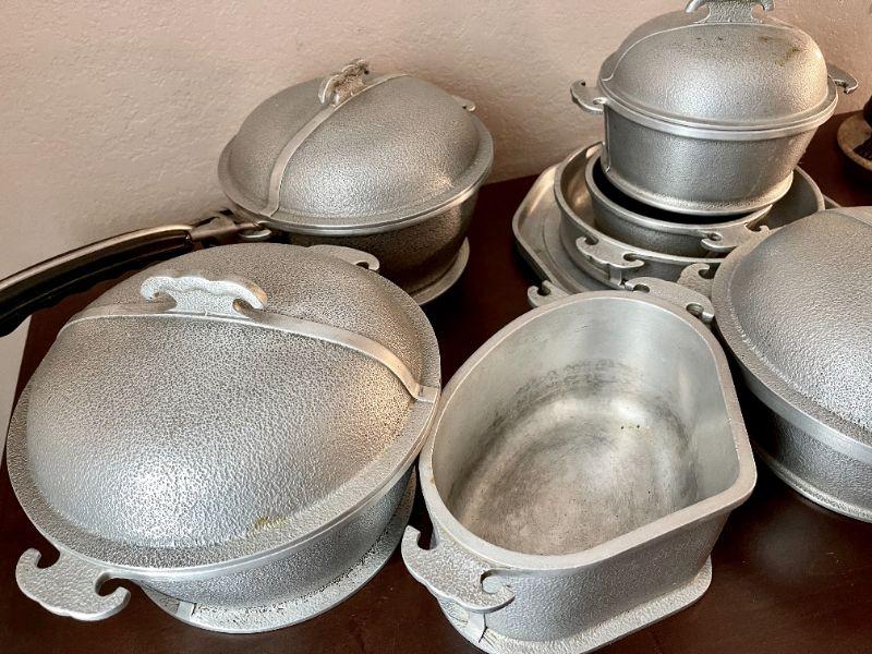 LOT 109 ANTIQUE SET OF GUARDIAN SERVICE HAMMERED ALUMINUM COOKWARE