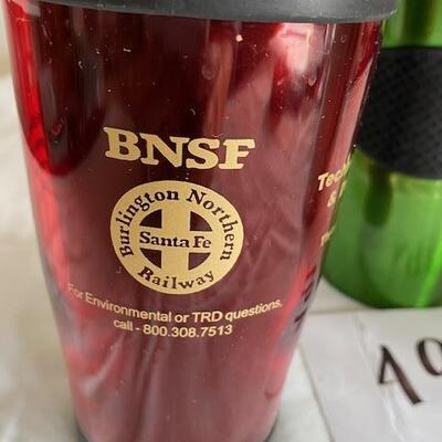 Lot 492 - insulated cups