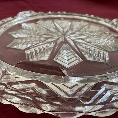 Lot 501 - Vintage Glass Cake Plates
