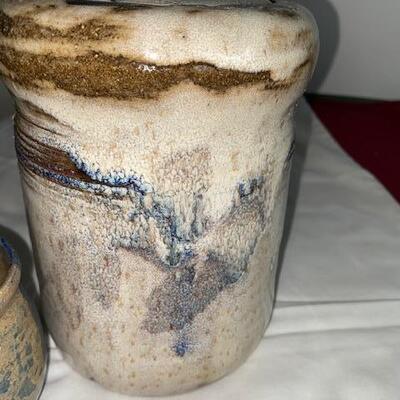 Lot 512 - Stoneware pot with lid and mug