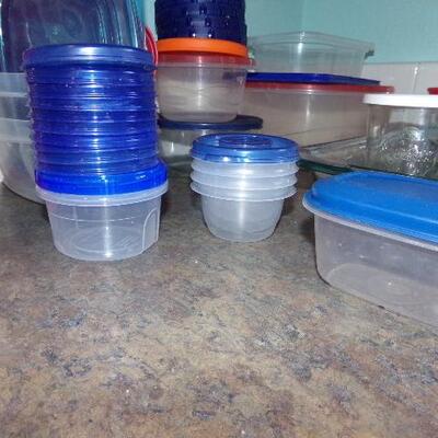 LOT 83  PYREX STORAGE BOWLS AND MORE
