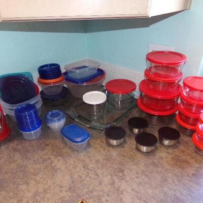LOT 83  PYREX STORAGE BOWLS AND MORE