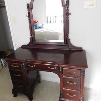 Vintage Solid Wood Mahogany Knee Hole Vanity with Swivel Arch-Top Mirror 46