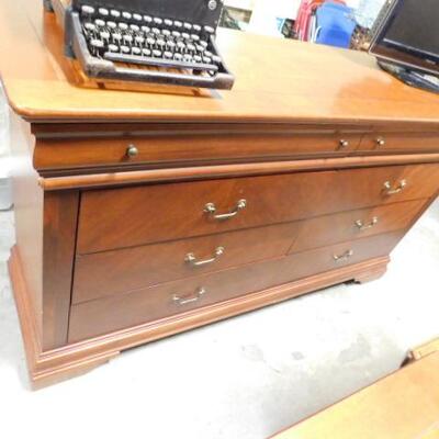 Mahogany 2 over 6 Stretch Dresser with Mirror by Collezione Europa Hickory 66