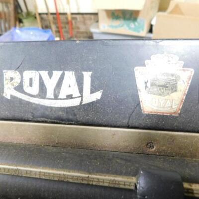 Vintage Royal Model 10 Typewriter