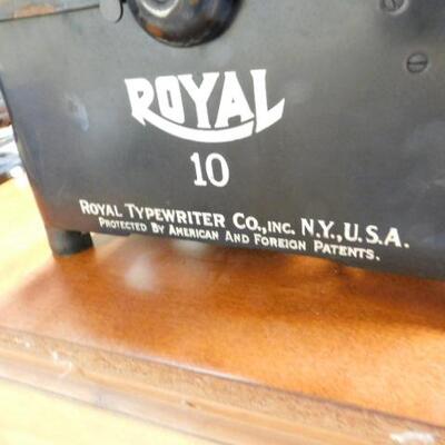 Vintage Royal Model 10 Typewriter