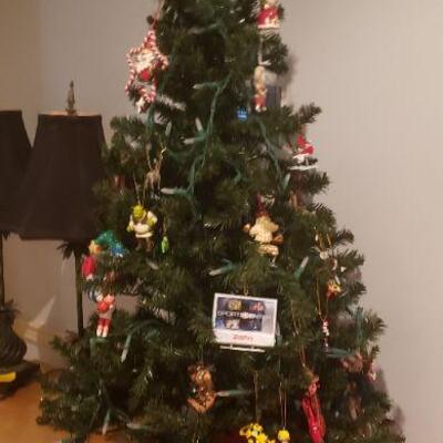 4 Foot Xmas Tree with Ornaments