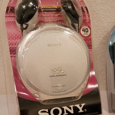 Lot 88: Vintage NEW Sony Bundle - CD Walkman and Car Connection Kit
