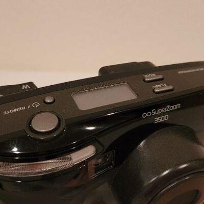 Lot 95: Vintage OLYMPUS Super Zoom 3500 35mm Camera