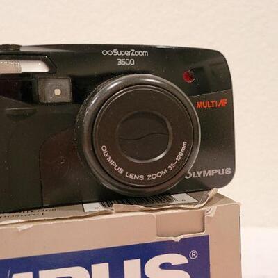 Lot 95: Vintage OLYMPUS Super Zoom 3500 35mm Camera