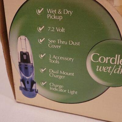Lot 98: New 7.2 Volt Cordless Wet or Dry Handheld Vacuum
