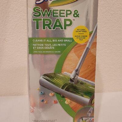 Lot 104: NEW Sweep and Trap Swiffer System