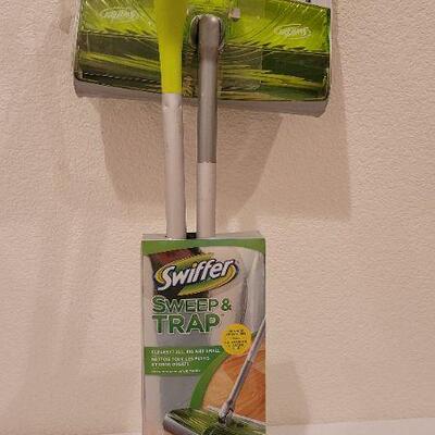 Lot 104: NEW Sweep and Trap Swiffer System