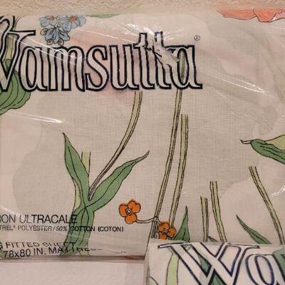 Lot 105: Vintage New WAMSUTTA Mid Century Modern Floral KING Sheet Set 