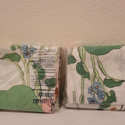 Lot 105: Vintage New WAMSUTTA Mid Century Modern Floral KING Sheet Set 
