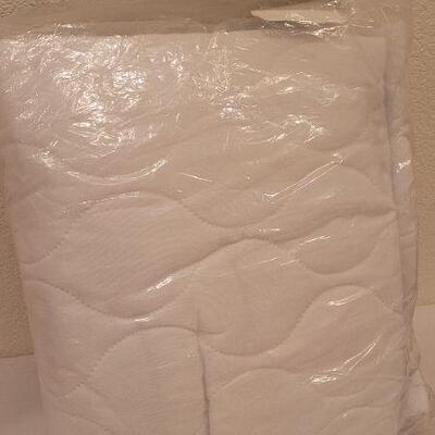 Lot 113: Vintage NEW Full Size Mattress Pad
