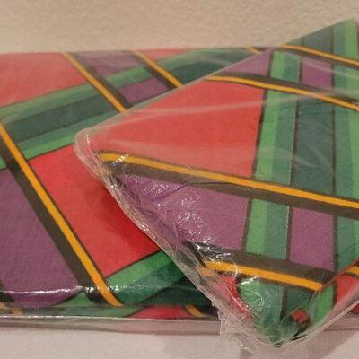 Lot 115: Vintage NEW Martex Percale No Iron Sheets Mid Century Colorweave Pattern
