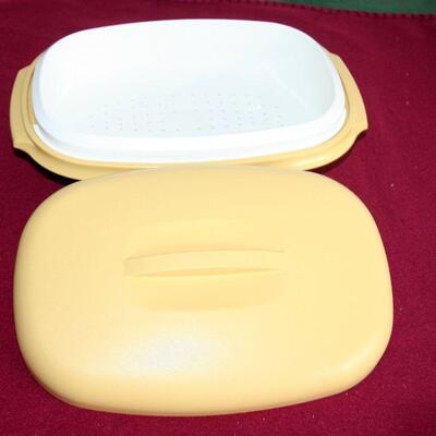 Lot 541 -Tupperware Container