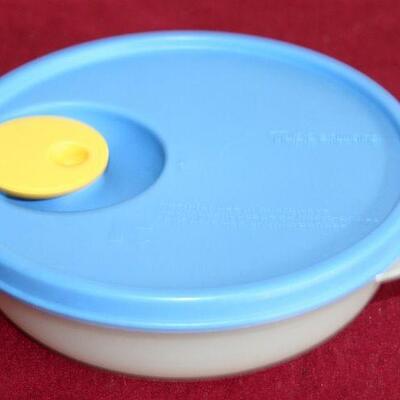 Lot 543 - Tupperware pop Lid Containers