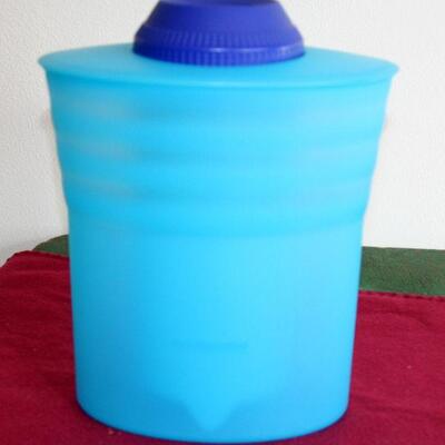 Lot 547- Tupperware containers