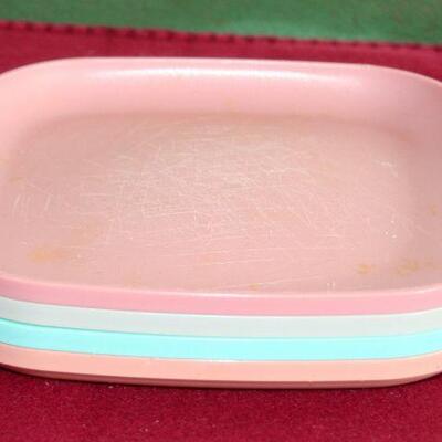Lot 550- Tupperware Plates