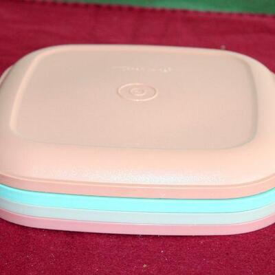 Lot 550- Tupperware Plates