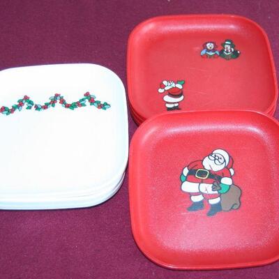 Lot 551 - Tupperware  Tiny Christmas Plates
