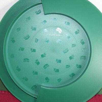 Lot 552-  Tupperware Cheese and Cracker Serving Plate