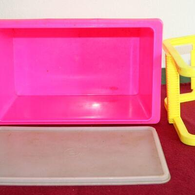 Lot 558- Tupperware Bright Pink Carry All