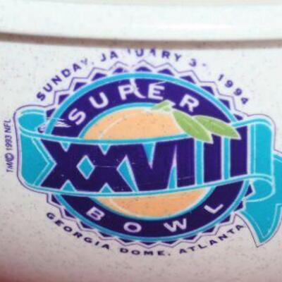 Lot 560 - Tupperware Superbowl 28 Bowl