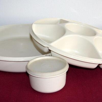 Lot 563 - Tupperware Vegetable Server