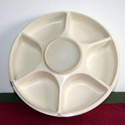 Lot 563 - Tupperware Vegetable Server