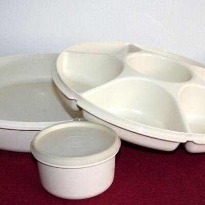 Lot 563 - Tupperware Vegetable Server