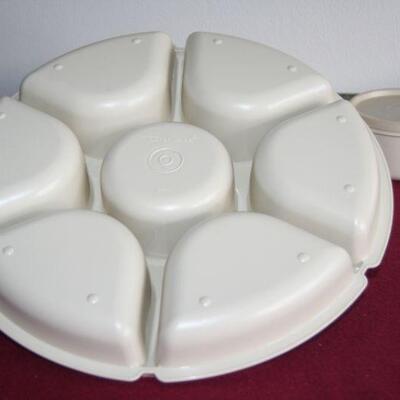 Lot 563 - Tupperware Vegetable Server