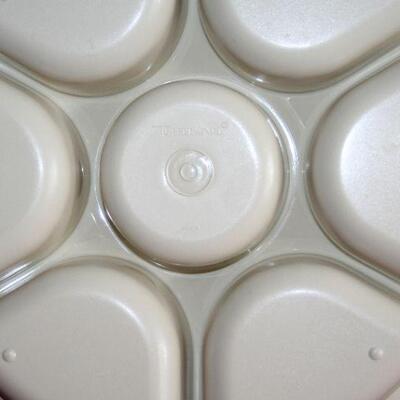 Lot 563 - Tupperware Vegetable Server