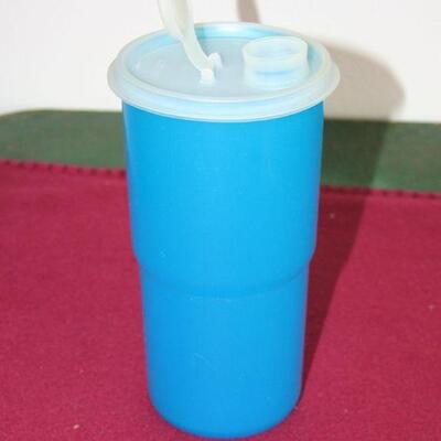 Lot 565- Tupperware Shaker